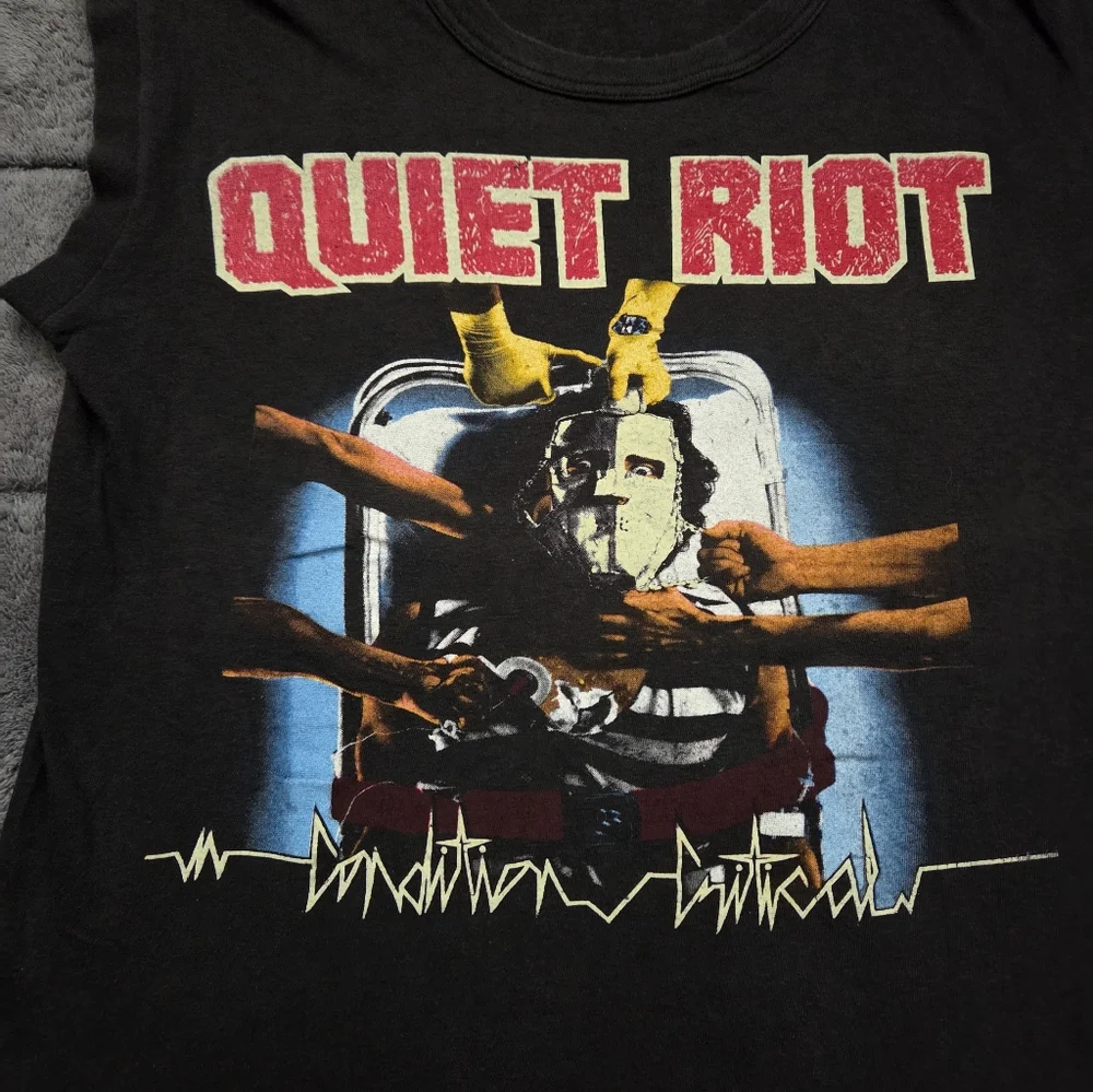 VTG Quiet Riot Condition Critical Muscle Tee Glow In The Dark Single Stitch - Picture 2 of 13